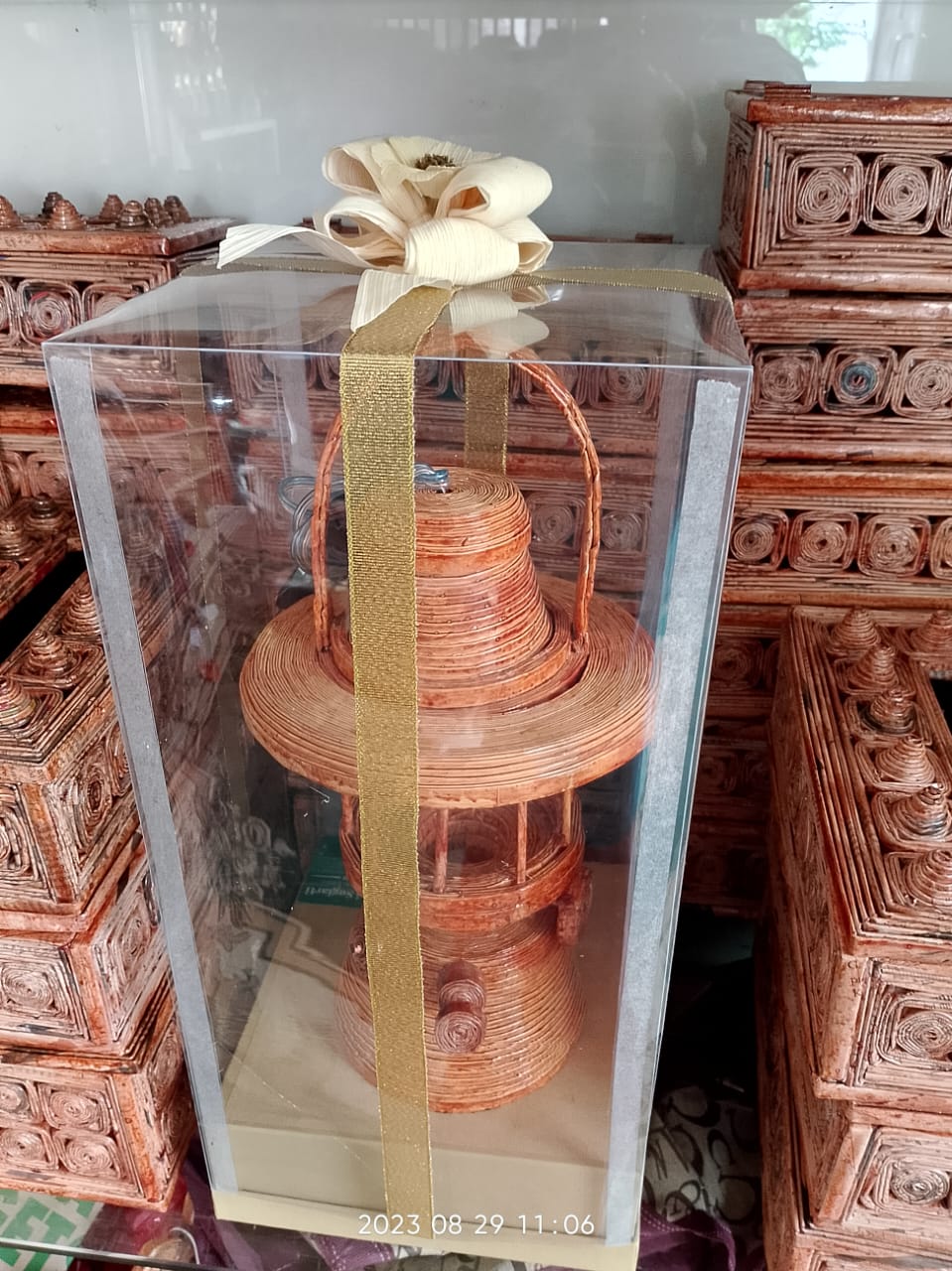 Lampu Meja Kertas Bekas Artistik